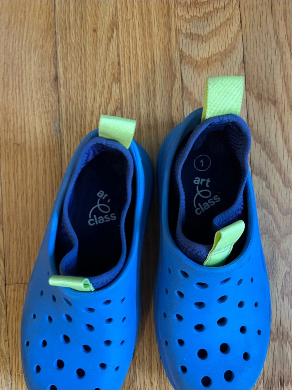 art class Blue Kids Slip-On Water Shoes with Green Pull Tabs